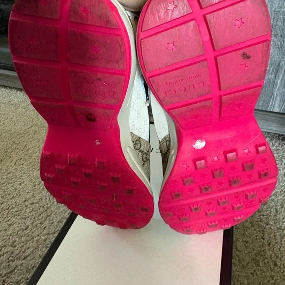 Gucci Women's Pink and Navy Sneakers - Picture 4 of 5